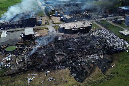 Así se encuentra la zona donde se produjo un incendio seguido de una explosión en Ezeiza