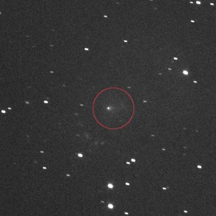 Así se observa el cometa en el cielo nocturno