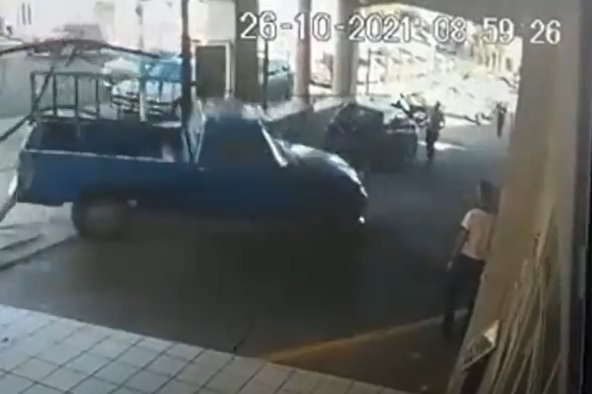 Así se retiró el infractor del depósito municipal a bordo de su camioneta