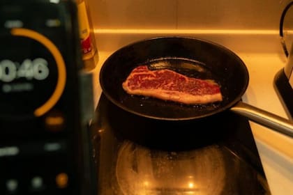 Así se ve cocinándose el Wagyu de US$24