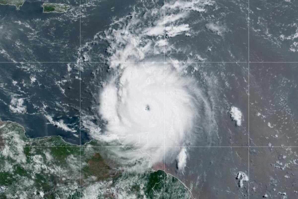 Así se ve el Huracán Baryl desde los satélites del Centro Nacional de Huracanes de EE.UU. (NHC, por sus siglas en inglés)