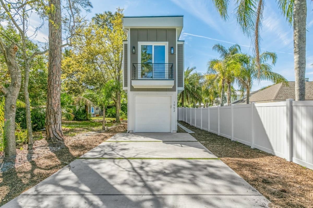 Así se ve la fachada de la increíble casa de tres metros de ancho en Jacksonville Beach, Florida