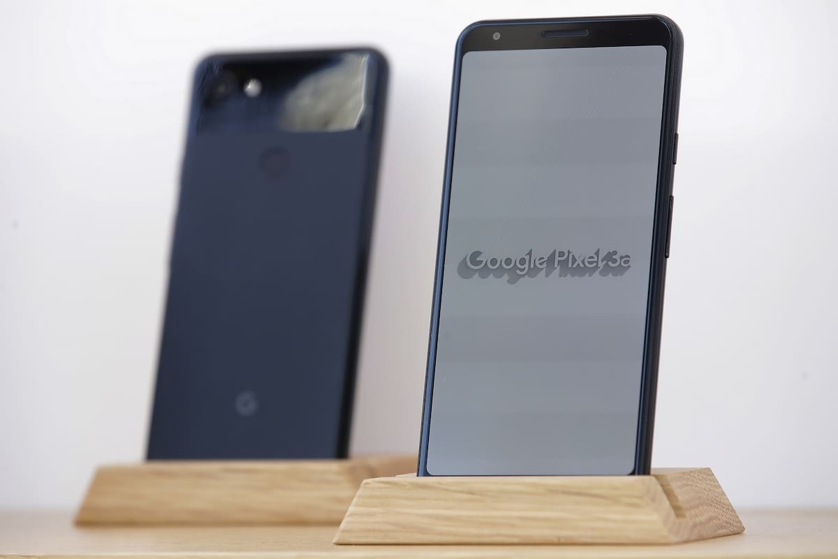 Así se ve la nueva versión del smartphone de Google, una versión que mantiene la misma cámara de su antecesor con un procesador menos potente y un menor precio