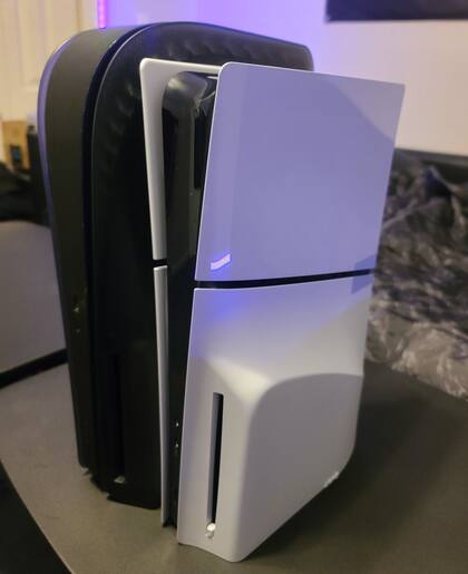 Así se ve la PlayStation 5 rediseñada, que sale a la venta este mes y será el único modelo disponible a futuro, junto al modelo original de 2020