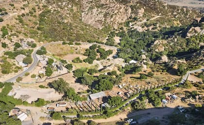Así se ve la vista panorámica del terreno a la venta en donde vivió Charles Manson
