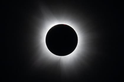 Así se ve un eclipse solar total, según la NASA