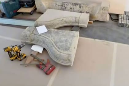 Así se ve una parte de la chimenea antigua que aún no está armada