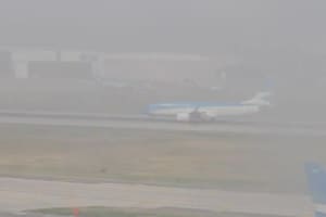 Así se veía ayer la niebla en Aeroparque, hoy por segundo día consecutivo hay demoras en los vuelos