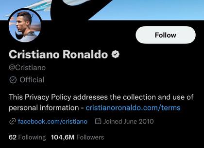 Así se veía una cuenta con la nueva doble verificación de Twitter: la original (el símbolo al lado del nombre) y la nueva (la palabra Oficial debajo del usuario)