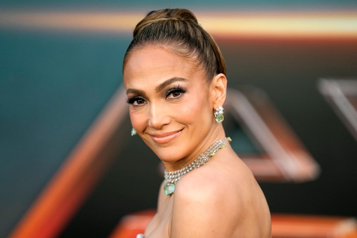 Así se vería Jennifer Lopez si fuera un personaje de cómic, según la inteligencia artificial