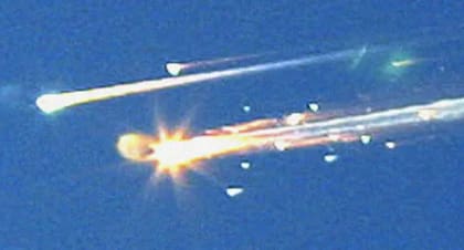 Así se vio el momento en el que el fuselaje de rompió en miles de pedazos.