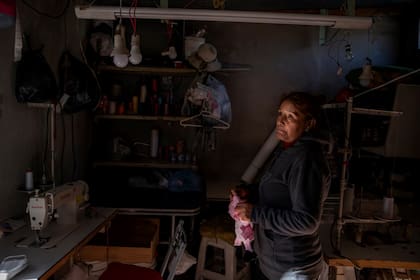Angelina Rojas, de 50 años, tiene una taller de costura que no trabaja desde que comenzó el aislamiento social obligatorio