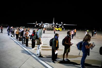 La Cancillería recibe cada vez más pedidos de repatriación de argentinos que se encontraban estudiando o trabajando en el exterior y se quedaron sin ocupación de un momento a otro