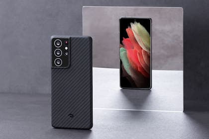 Así son las fundas de kevlar de la firma japonesa Pitaka: ultrarresistentes y muy delgadas, aunque sin proteger el frente del teléfono