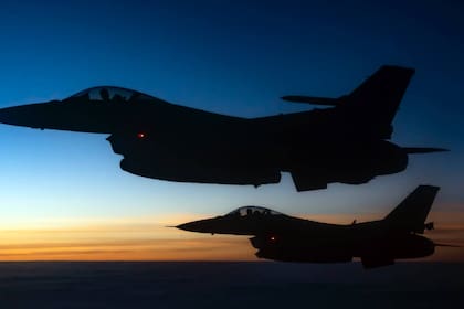 Así son los aviones de combate F-16