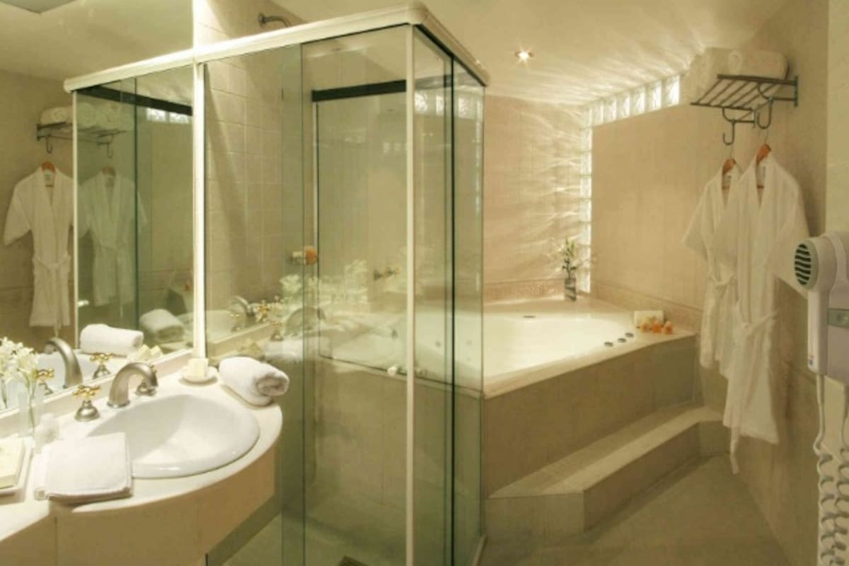 Así son los baños del Hotel Plaza Real