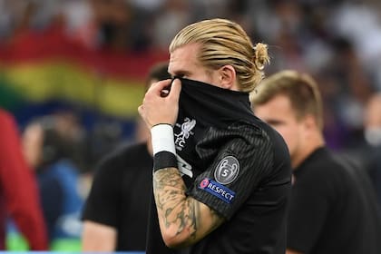 Así terminó Karius la final de 2018 en Kiev: tapándose la cara por vergüenza ante los hinchas de Liverpool