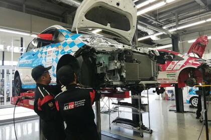 Así trabajan en el GR Garage de Mitaka, en las afueras de Tokio