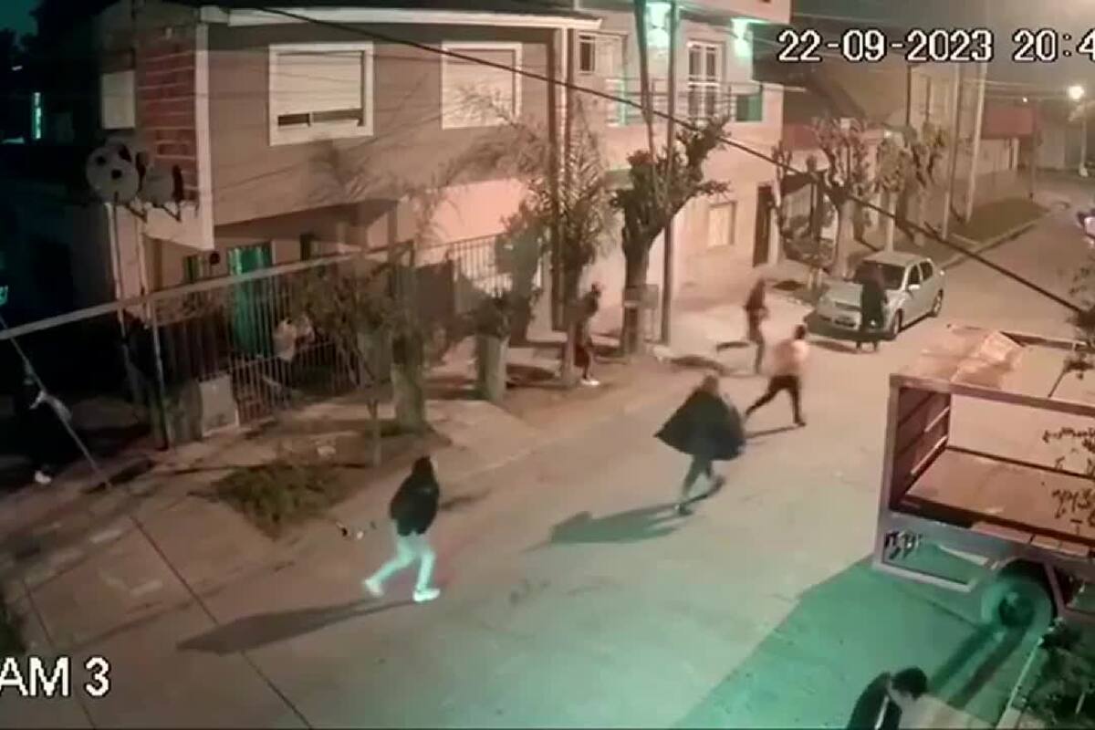 Así vecinos espantan a piedrazos a cuatro delincuentes