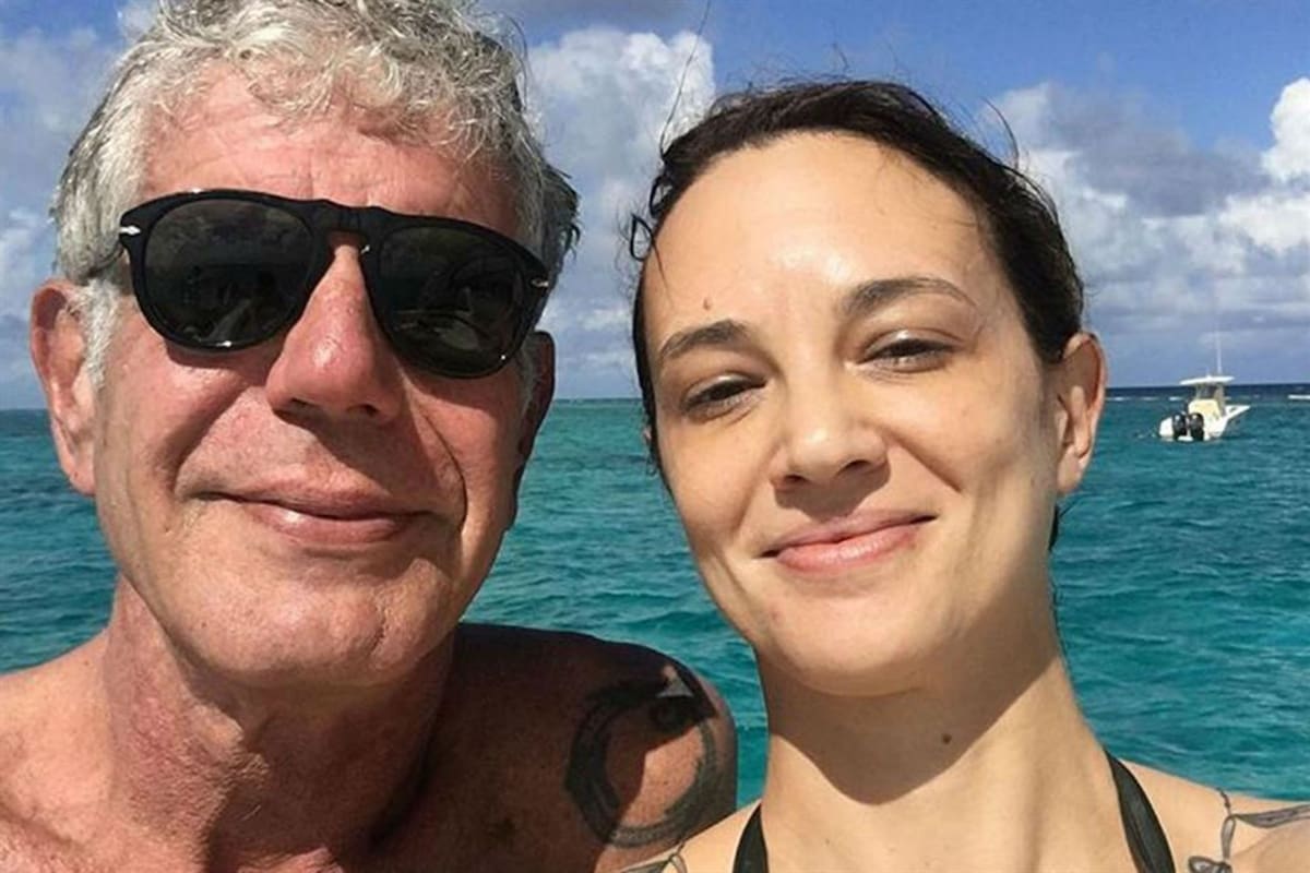 Asia Argento junto a Anthony Bourdain