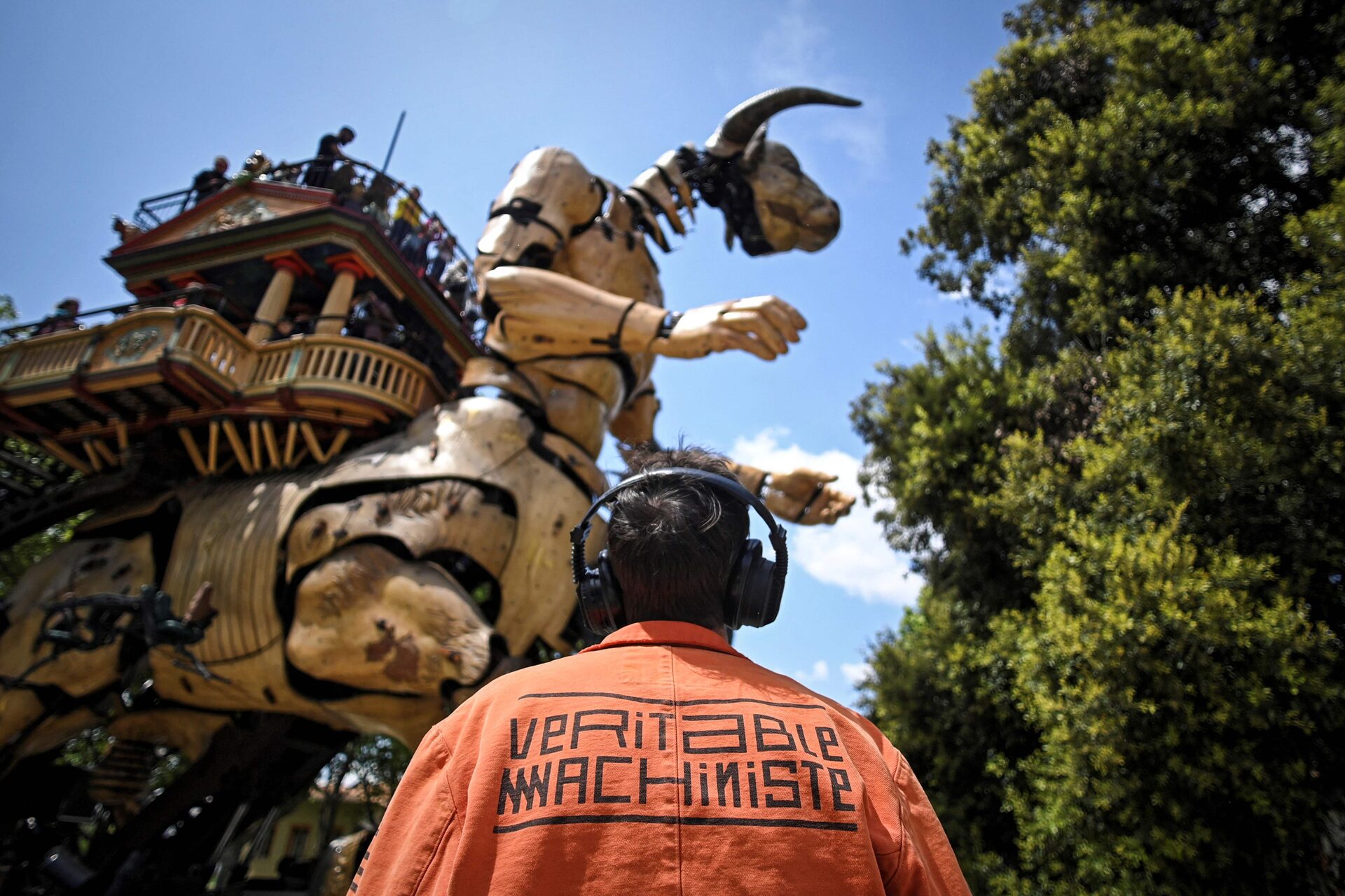 Asterion, the 47-ton puppet that walks through the streets of Toulouse