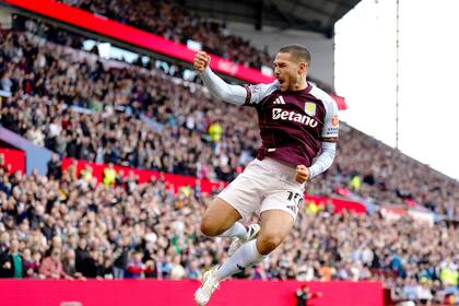 Aston Villa consigue su primer triunfo en la Liga Premier al superar 3-1 al Fulham