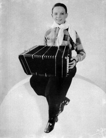 Astor el “gaucho” Piazzolla y su bandoneón en Nueva York, 1933