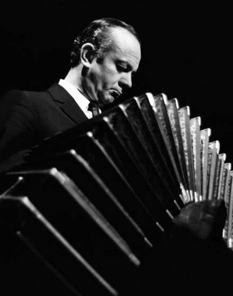 Astor Piazzolla, retratado por Gianni Mestichelli