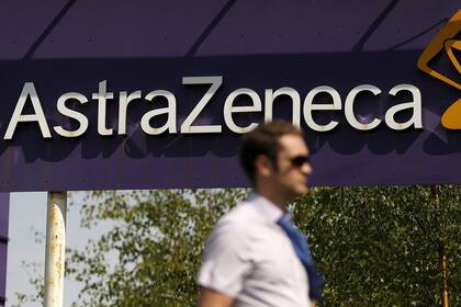 AstraZeneca dijo que suministrará su vacuna "al costo", o unos pocos dólares por dosis, durante la pandemia.