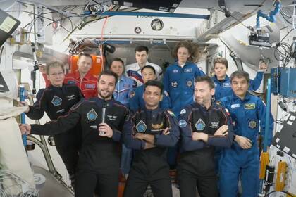 Astronautas de India, Polonia y Hungría regresan tras misión en la estación espacial