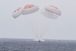 Astronautas regresan a la Tierra con SpaceX tras cinco meses en Estación Espacial Internacional