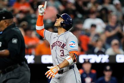 Astros derrotan 10-7 a Orioles con jonrones de 3 carreras de Jeremy Peña y Christian Walker