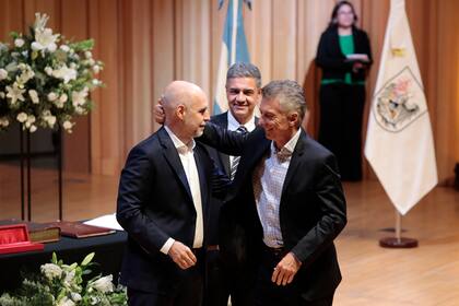 Asunción de Jorge Macri como jefe de gobierno de la ciudad dd Buenos Aires y toma de juramento del nuevo gabinete de gobierno. Le entrega el bastón de mando Horacio Rodriguez Larreta con la presencia de Mauricio Macri.