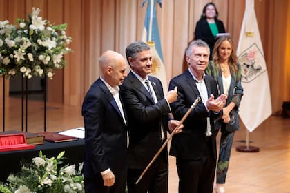 Asunción de Jorge Macri como jefe de gobierno de la ciudad de Buenos Aires. Aquél día le entregó el bastón de mando Horacio Rodriguez Larreta con la presencia de Mauricio Macri.