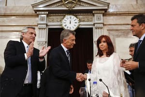 asuncion del presidente Alberto fernandez y la vicepresidenta cristina fernandez de kirchner.
entrega el baston mauricio macri
foto: silvana colombo
asuncion del presidente Alberto fernandez y la vicepresidenta cristina fernandez de kirchner.
entrega el baston mauricio macri
foto: silvana colombo