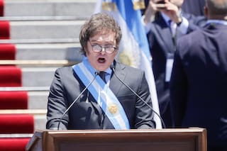 Constitucionalistas sostienen que el DNU avanza sobre facultades exclusivas del Congreso