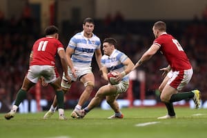 Ataca Mateo Carreras, algo que el wing poco pudo hacer porque los Pumas utilizaron poco el canal 3 en el traspié frente a Gales; el cordobés volvió a seleccionado, en un puesto que tiene mucha competencia.