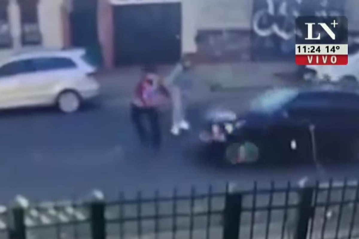 Atacó a a su ex y atropelló al policía que la custodiaba