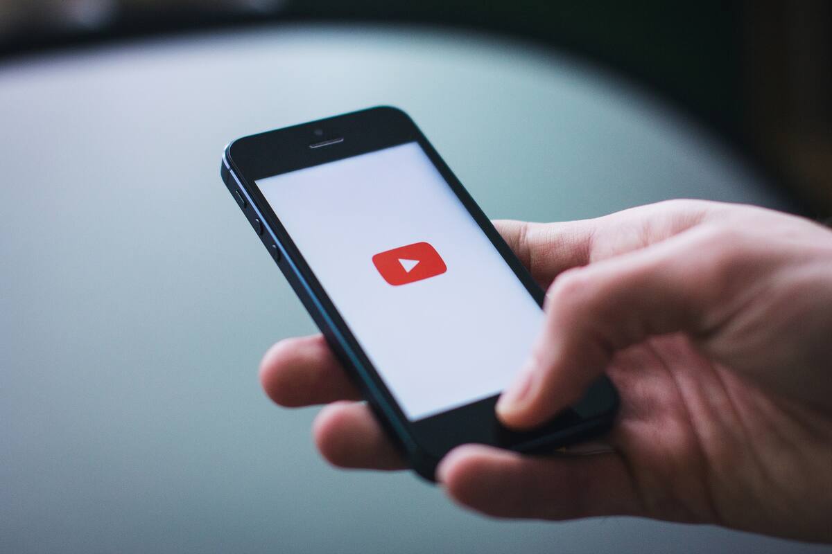 Atajos para manejar la reproducción con el teclado, cómo compartir un video en el segundo exacto o cómo generar un GIF animado de un video, entre otras opciones