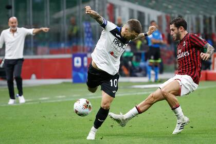 Atalanta, con Alejandro "Papu" Gómez, no pasó de un 1-1 con Milan y no le puso suficiente presión a Juventus en la Serie A.