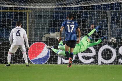 El disparo de Mendy se convierte en el gol de Real Madrid en Bérgamo.