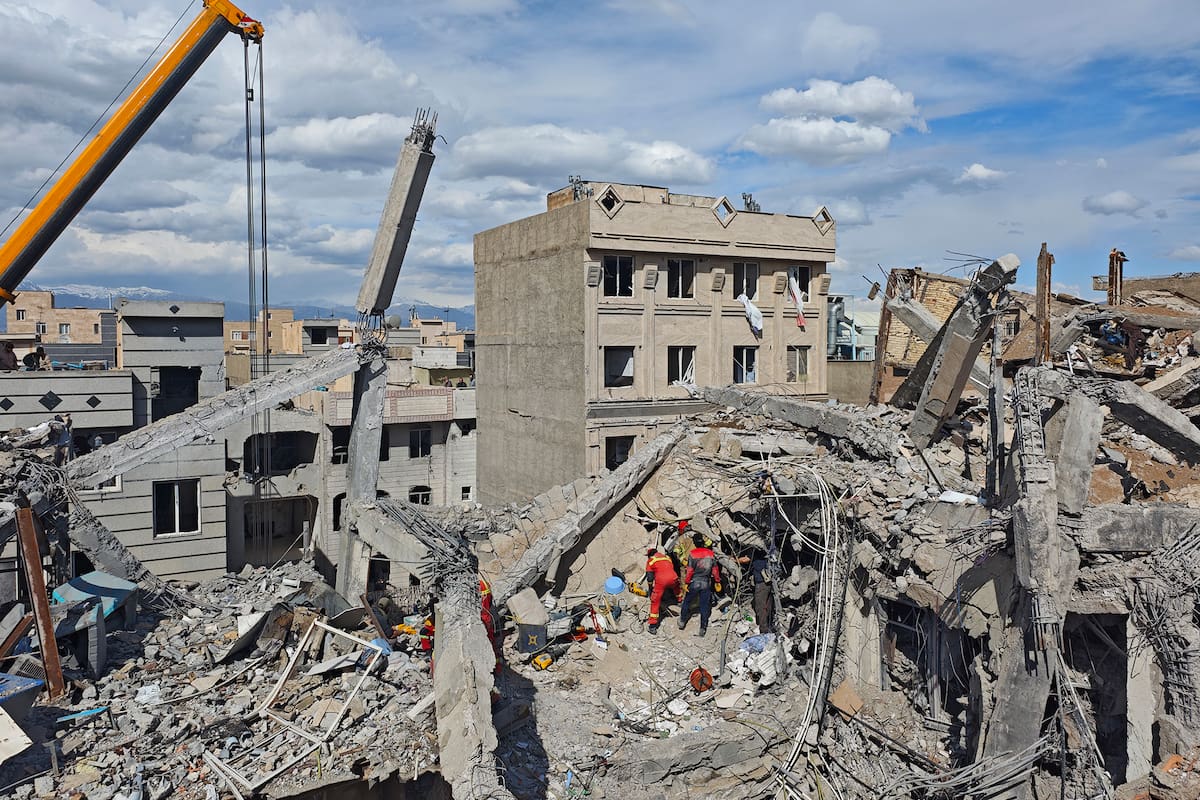 Ataque aéreo ocurrido en la madrugada del 27 de marzo de 2026 en Teherán, Irán (Majid Saeedi/Getty Images)