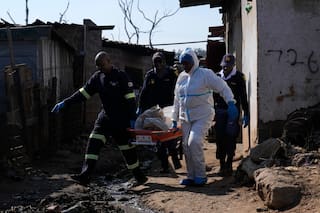 Ataque de una banda armada deja 12 muertos en una comunidad empobrecida de Sudáfrica