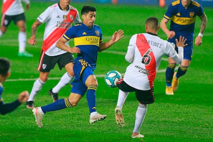Ataque en velocidad: una de las principales características de Juan Ramírez, que en su segundo partido con la camiseta de Boca hizo amonestar a cinco futbolistas de River