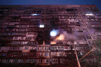 Ataques aéreos rusos causan daños y al menos nueve heridos en Kiev