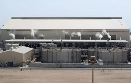 Ataques con misiles en Qatar, Emiratos y Bahréin sacudieron el mercado energético global