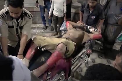 Ataques de EEUU contra puerto petrolero de Yemen matan a más de 70 personas, informan hutíes