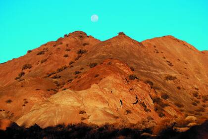 Atardecer de luna llena.
