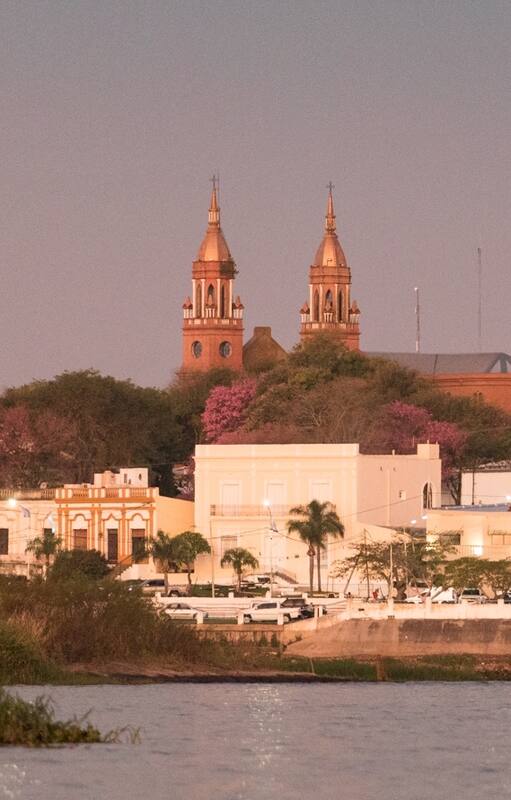 Atardecer en Esquina, sobre el río Corriente.