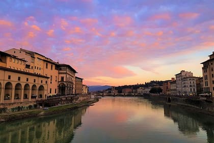 Atardecer en la ciudad de Florencia, Italia, un imán para los turistas